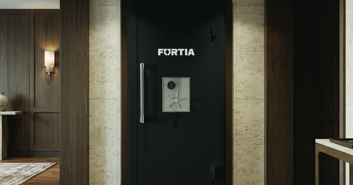 Porte de pièce sécurisée FORTIA dans un intérieur haut de gamme